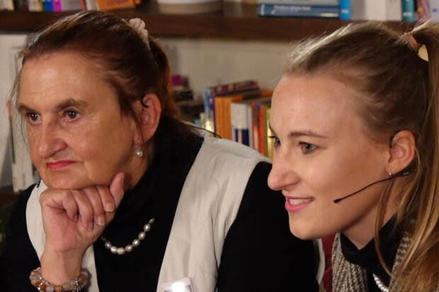 Karolína a Eva Holubové. Foto: Snímek obrazovky YouTube