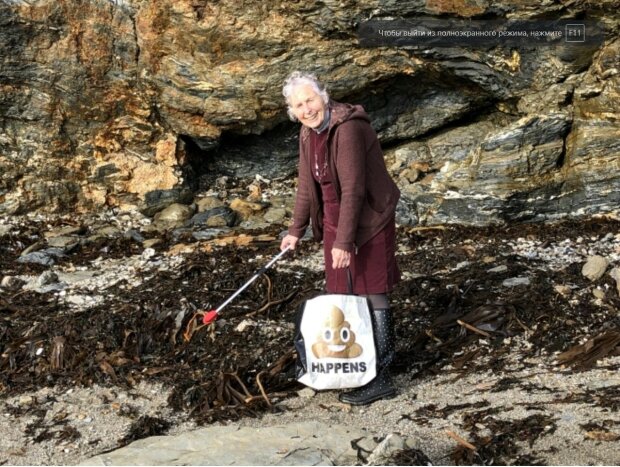 Sedmdesátiletá žena vloni provedla úklid na padesáti dvou plážích. A pokračuje. "Dělám to kvůli budoucnosti svých dětí a vnoučat, nic mě nezastaví"