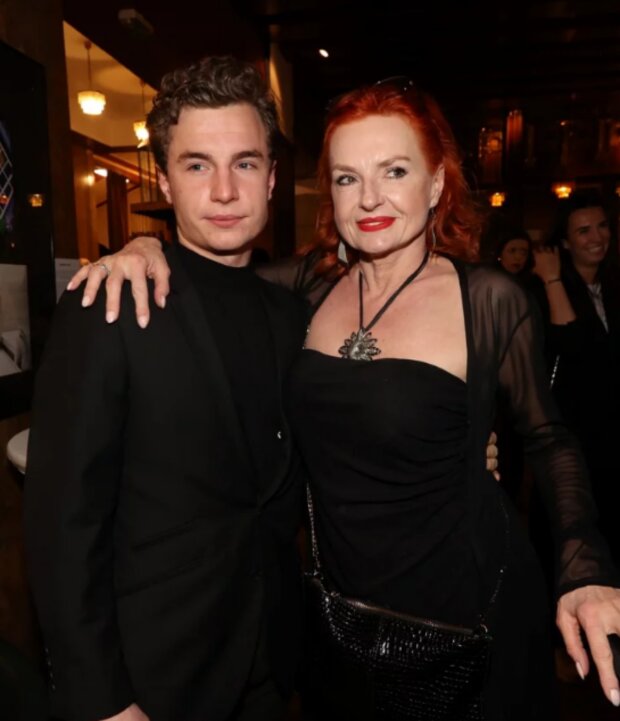 Večírek po premiéře série Iveta. Foto: snímek obrazovky blesk.cz