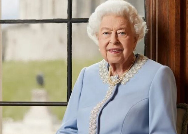 "Tyto slavnostní události zanechávají spoustu šťastných vzpomínek": Byla odhalena nová fotografie Alžběty II. na počest jejího platinového výročí