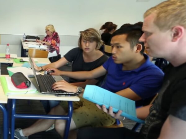 Lidé. Foto: snímek obrazovky YouTube