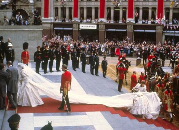 Charles a Diana. Foto: snímek obrazovky mixnews