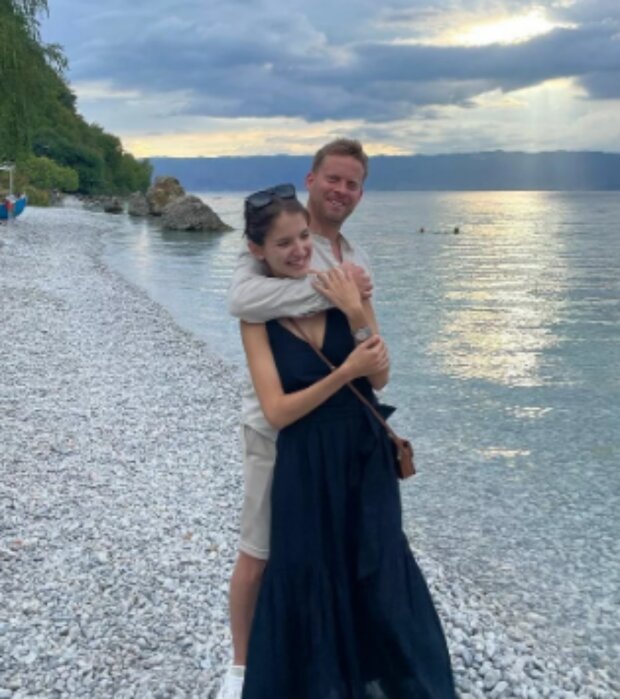 Jakub Prachař a Sara Sandeva. Foto: snímek obrazovky blesk.cz