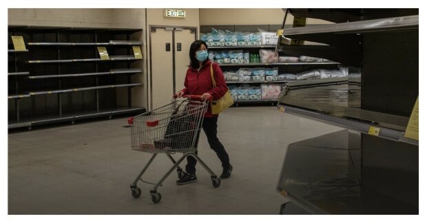 Zaměstnanci supermarketů mluví o obavách kvůli prázdným regálům