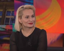 „Vždy jsem byla úzkoprsá a nosila jsem stejné vlasy a dlouhé, a vždycky jsem toužila mít platinu“: Zpěvačka Monika Absolonová změnila vzhled