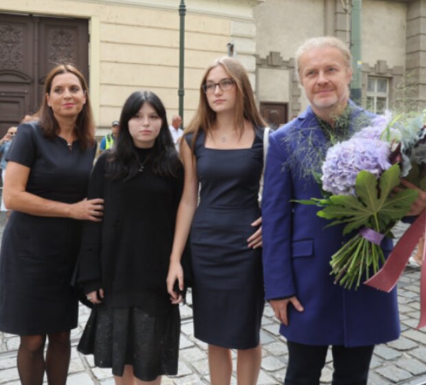 Pavel Šporcl s rodinou. Foto: snímek obrazovky extra.cz