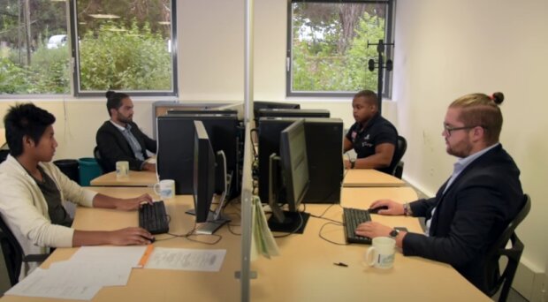 Lidé. Foto: snímek obrazovky YouTube