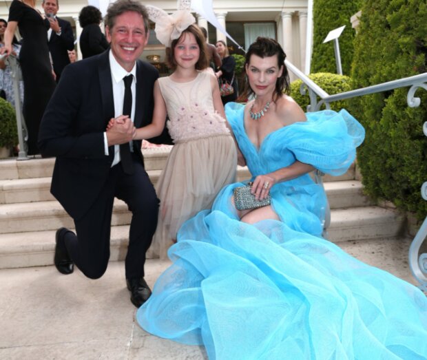 Milla Jovovich a Dashiel. Foto: snímek obrazovky Focus