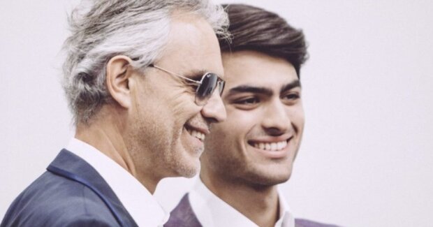 Andrea Bocelli se svým synem: jedinečný duet. Syn zdědil nejen krásný hlas