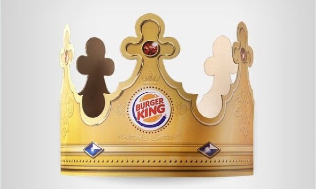 "Pokud hledáte práci, máme pro vás novou korunu." Burger King povzbudil Meghan Marklovou a Prince Harryho, aby vyzkoušeli další koruny