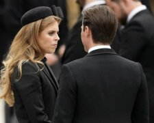 Módní trapas na rozloučení s královnou: Princezna Beatrice a Brigitte Macronová měly stejné šaty