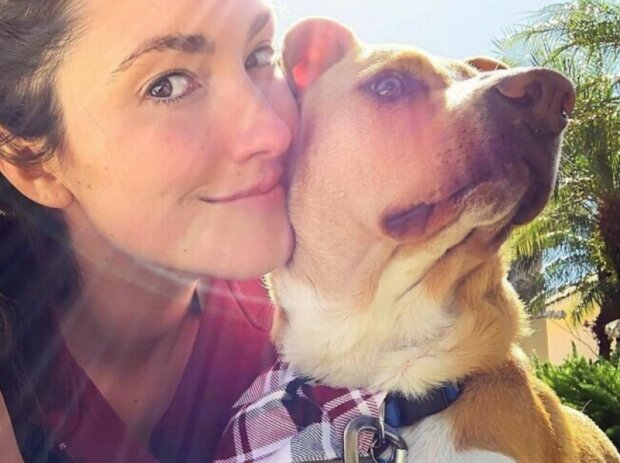 Holka a pes. Foto: snímek obrazovky Instagram