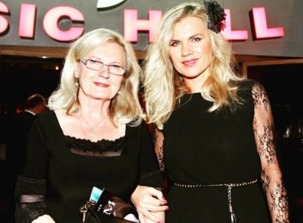 Leona Machálková s maminkou. Foto: snímek obrazovky blesk.cz