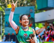 Hemjire běžela 30 km se štěňátkem v náručí, aby ho zachránila