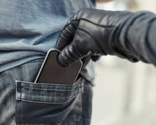 "Neumím to používat": útočník ukradl smartphone, ale o den později ho vrátil majiteli