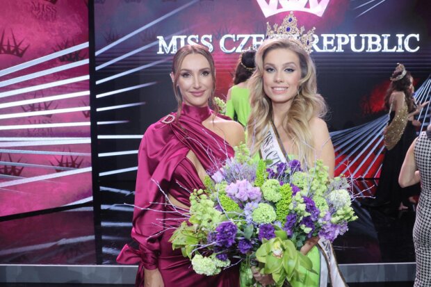 Justýna Zedníková s šéfkou Miss Czech Republic Taťánou Makarenko. Foto: Snímek obrazovky super.cz