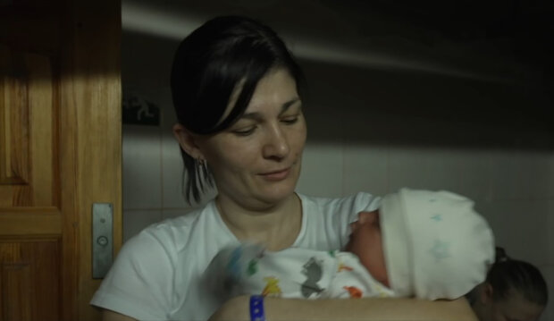 "Je to velmi těžké, ale musíme poskytnout lékařskou pomoc": Jak kyjevské ženy rodí ve suterénu porodnice