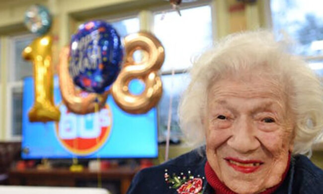 "Také si ráda dopřeje čokoládu": 108letá žena pojmenovala důvody pro její dlouhověkost