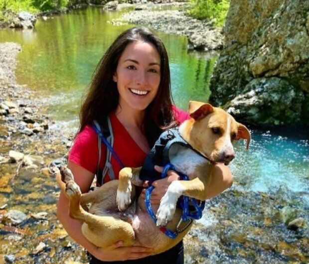 Holka a pes. Foto: snímek obrazovky Instagram