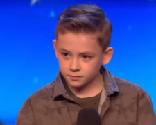 Dítě zpívalo andělským hlasem a v sále nezbylo na výběr: poslouchalo ve stoje