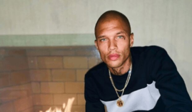 "Využil šance, aby radikálně změnil svůj život". Jak vypadal Jeremy Meeks, než se stal nejkrásnějším zločincem