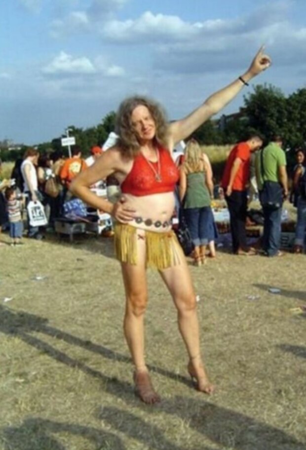 Lidé v podivném oblečení. Foto: snímek obrazovky clutch