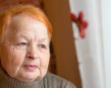 “Je mi sedmašedesát let, žiju sama. Chtěla jsem se přestěhovat k dětem, ale odmítly mě. Nevím, jak mám dále žít”: co je na samotě ve stáří dobré