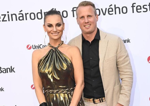 David Limberský s manželkou. Foto: snímek obrazovky super.cz
