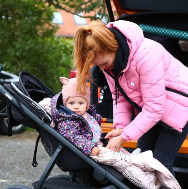Gabriela Soukalová s dcerou. Foto: snímek obrazovky blesk.cz