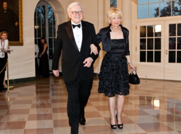 Astrid Menks a Bernard Warren Buffett. Foto: snímek obrazovky hyser.ua