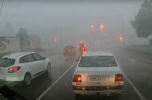 Česko zasáhnou přeháňky a bouřky: Meteorologové řekli, jak bude příští týden. Jak dlouho vydrží letní teploty