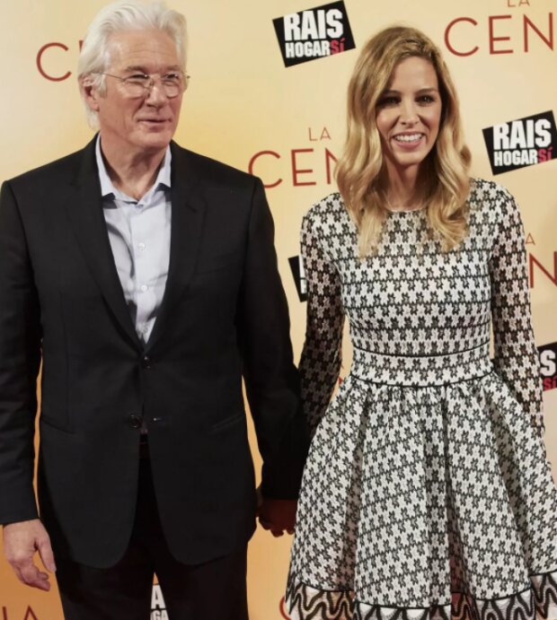 Richard Gere a Alejandra Silva. Foto: snímek obrazovky klatsch-tratsch.de