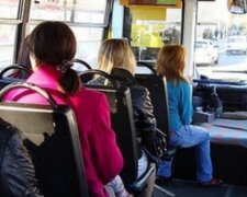 "Žena vstoupila do autobusu a vyžadovala právě to místo, kde jsme se synem seděli. A o sekundu později si to rozmyslela, možná pochopila"
