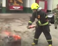 Hasiči předvedli master class hašení požárů aneb jak uhasit oheň kolou