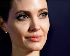 Jako dvě kapky vody: Angelina Jolie zdědila po mamince svou krásu