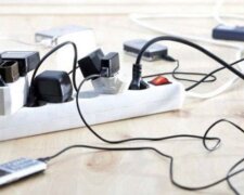 Jaké je nebezpečí nabíječek, které jsou neustále připojené k zásuvce