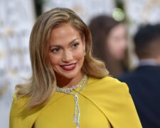 Jennifer Lopez dává jídlo hladovým dětem