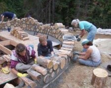 Ukázalo se, že z obyčejného dříví si můžete postavit teplý a krásný dům