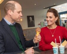 "Jsem milovník čokolády, takže ochutnam oba druhy": Prince William a Kate Middletonová uvolnili své pocity během návštěvy Walesu