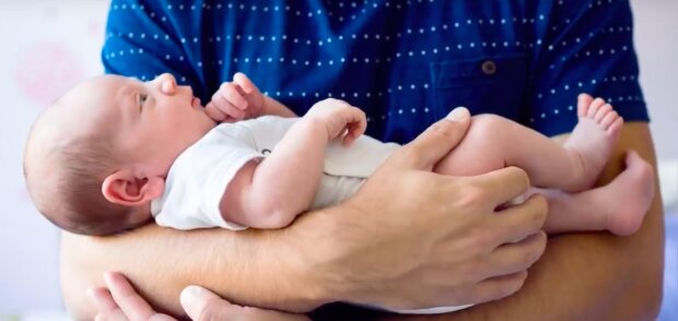 "Promiň mami, ale nemohl jsem ji nechat v nemocnici": syn přinesl domů kojence