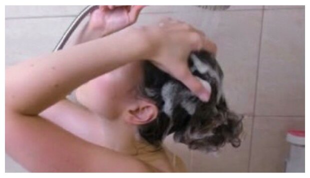 Rychle se mastí, lámavé, suché, řídké, lupy: triky, které pomohou dát vlasy do pořádku