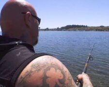 Pitbulteriér bojoval se žralokem, aby zachránil svého milovaného páníčka