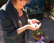 Dobra žena zachránila čmeláca a jejich přátelství se změnilo v legendu