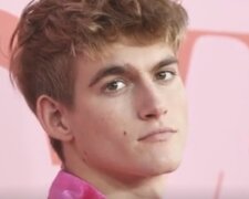 "Mami, promiň": syn Cindy Crawfordové Presley Walker Gerber si nechal udělat tetování na obličeji