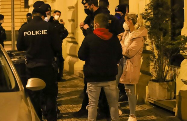 Porušení vládních nařízení. Foto: snímek obrazovky blesk.cz