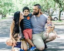 "Mama to zvládá krásně, ale táta ne": Proč táta nemůže udělat krásnou foto s dětmi