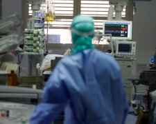Italský lékař pořídil selfie po třinácti hodinách práce. Koronavirus není vtip