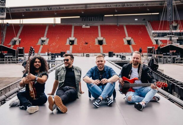 Marek Ztracený se svou kapelou v pražském Edenu. Foto: Snímek obrazovky ahaonline.cz