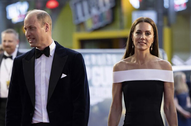 "Skutečný Hollywoodský šarm": Tom Cruise vzal Kate Middleton za ruku před princem Williamem