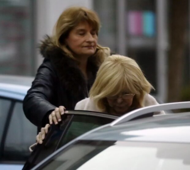 Hana Zagorová a její asistentka. Foto: snímek obrazovky ahaonline.cz